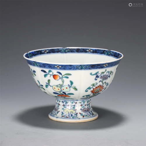 A DOUCAI GLAZED FRUITS AND FLORAL STEAM BOWL