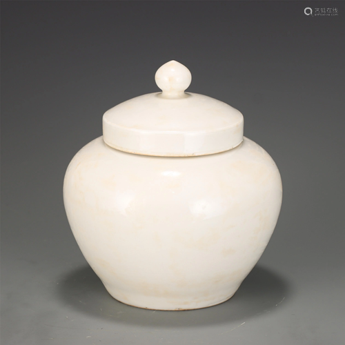 A WHITE GLAZED POTTERY JAR WITH COVER