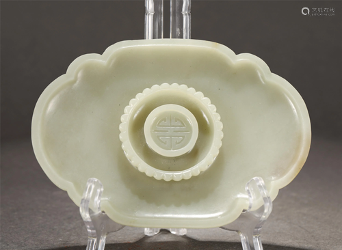 A CARVED WHITE JADE QUATREFOIL DISH