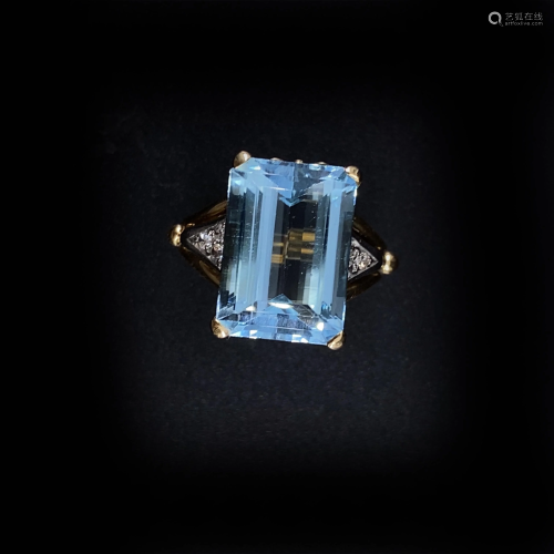 Aquamarine, Diamonds & 18k Gold Ring