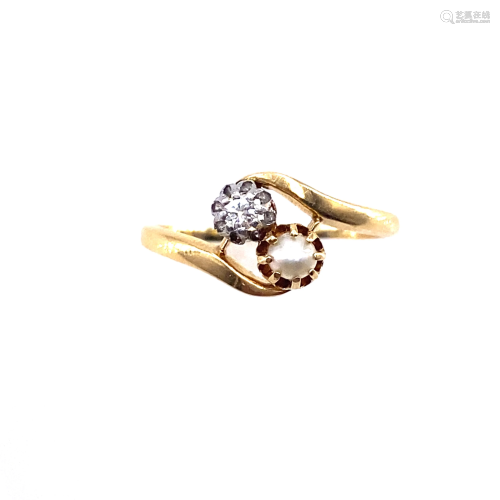 Vintage Diamond & Pearl crossover 18k Gold Ring