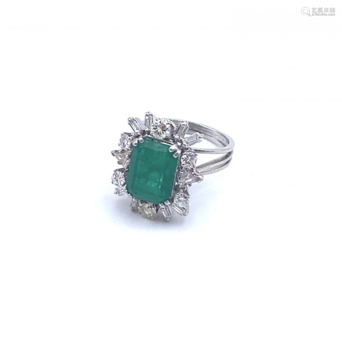 Emerald, Diamonds & 18k Gold Ring
