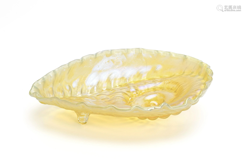 A Loetz-style art glass shell bowl