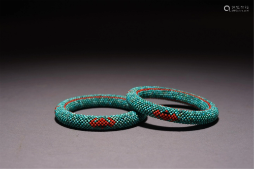 A PAIR OF CHINESE TURQUOISE-BEAD BANGLES
