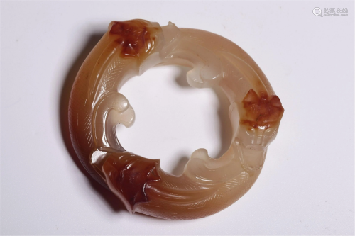 A CHINESE AGATE CHI-DRAGONS CIRCULAR DECORATION
