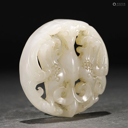 A CHINESE CARVED JADE CIRCULAR BELT BUCKLE