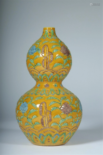 A CHINESE FAHUA CRAFT DOUBLE-GOURDS VASE