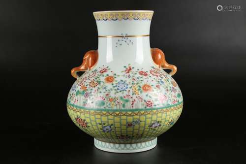 Chinese Qing Dynasty Qianlong Famille Rose Porcelain Gold Pa...