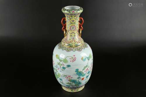 Chinese Qing Dynasty Qianlong Famille Rose Porcelain Bottle