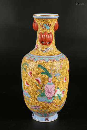 Chinese Qing Dynasty Qianlong Famille Rose Porcelain Bottle