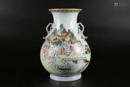 Chinese Qing Dynasty Qianlong Famille Rose Porcelain Bottle