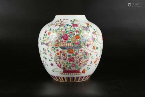 Chinese Qing Dynasty Qianlong Famille Rose Porcelain Jar