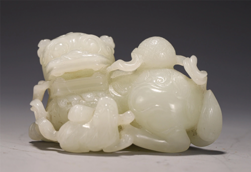 A JADE CARVING OF MOTHER-AND-SON BEAST
