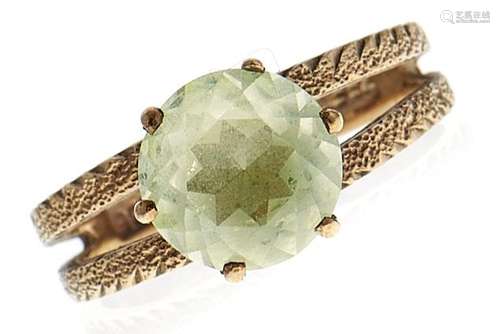 A green stone ring, in gold marked 9ct, 3.2g, size M Light w...