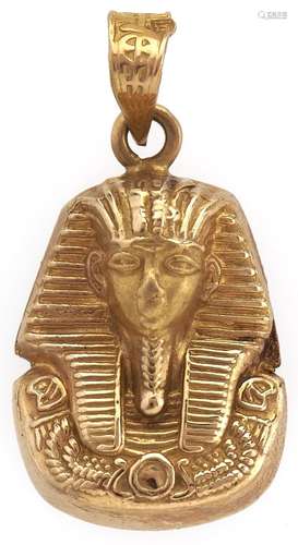 An Egyptian gold Tutankhamun mask pendant, 2.5g Wear and den...