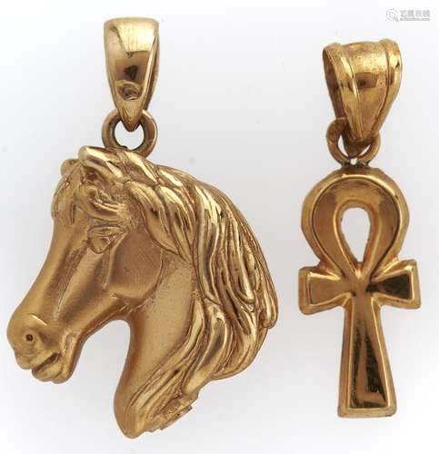 Two gold pendants, one marked 750, the other unmarked, 2.4g ...