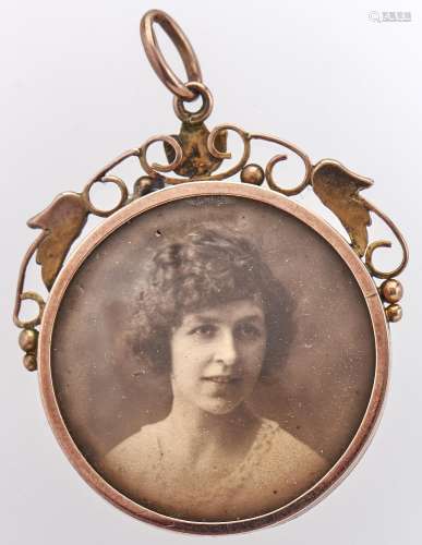 An Edwardian split pearl set gold photo locket, double sided...