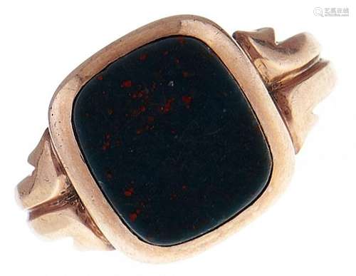 A bloodstone signet ring, in 9ct gold, marks rubbed, 3.6g, s...