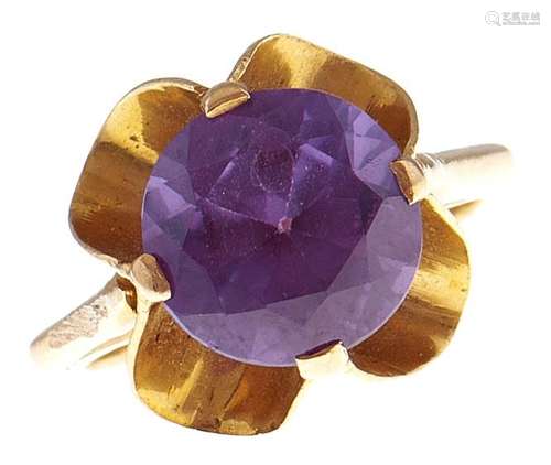 A synthetic sapphire ring, in gold, unmarked, 6.5g, size O G...