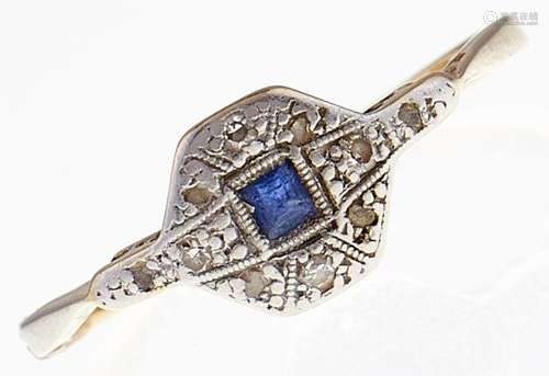 A sapphire and diamond ring, in gold marked 18ct PLAT, 2.3g,...