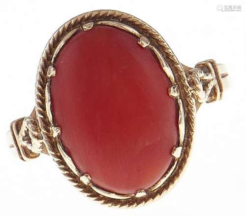 A coral ring, in 9ct gold, 3.2g, size N Good condition