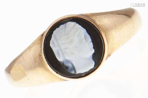 A hardstone cameo ring, 19th c, on associated gold band, unm...