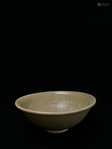 Pale Green Bowl with Bird Engravings