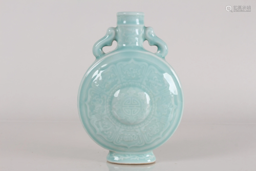 A Chinese Ancient-framing Duo-handled Porcelain Fortune