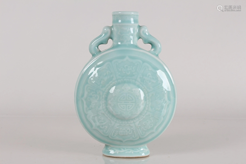 A Chinese Ancient-framing Duo-handled Porcelain Fortune