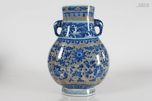 A Chinese Duo-handled Bat-framing Porcelain Fortune