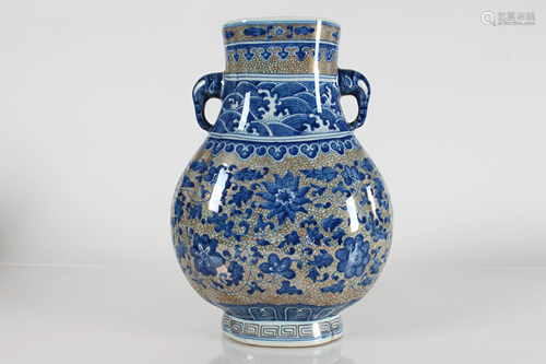 A Chinese Duo-handled Bat-framing Porcelain Fortune