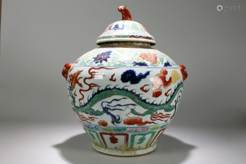 A Chinese Lidded Dragon-decorating Detailed Massive