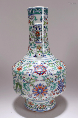 A Chinese Vividly-detailed Duo-handled Porcelain