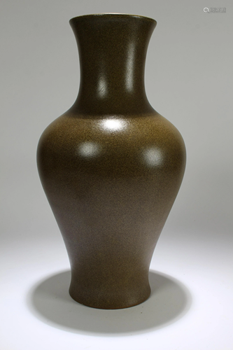 A Chinese Teacolor-coding Porcelain Vase