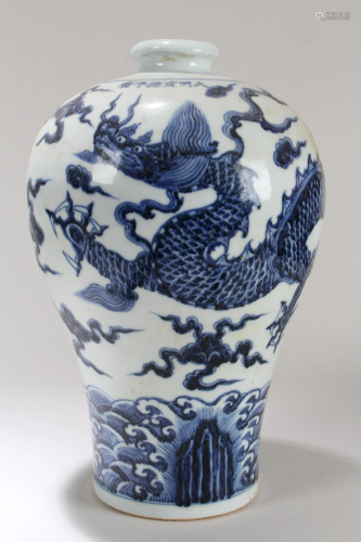 A Chinese Blue and White Dragon-decorating Fortune