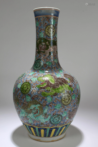 A Chinese Dragon-decorating Porcelain Vase