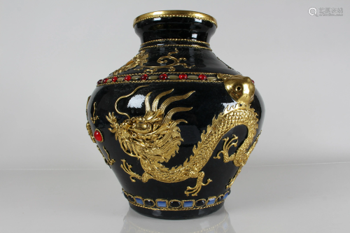 A Chinese Dragon-decorating Plated Porcelain Fortune