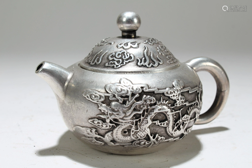 A Chinese Dragon-decorating Fortune Lidded Tea Pot