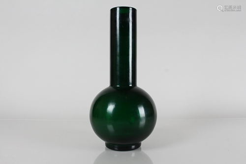 A Chinese Peking Glass Fortune Vase