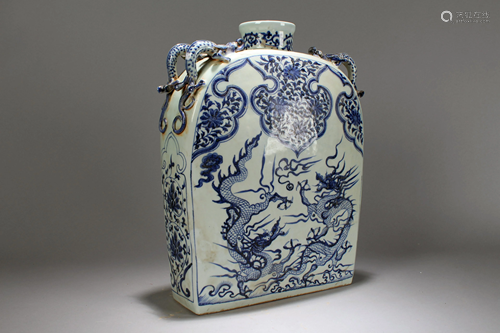 A Chinese Dragon-decorating Blue and White Fortune