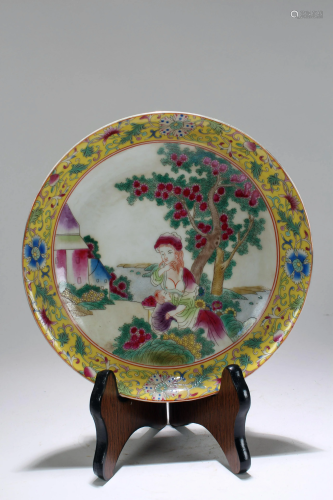 A Chinese Story-telling Fortune Porcelain Plate