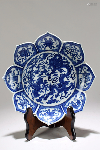 A Chinese Dragon-decorating Blue and White Fortune