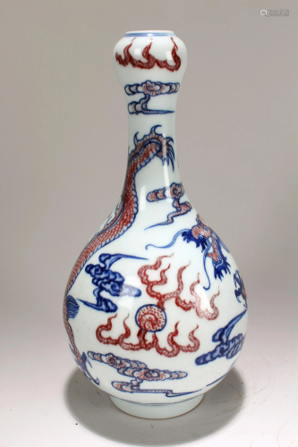 A Chinese Vivildy-detailed Dragon-decorating Porcelain