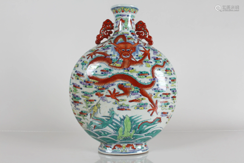 A Chinese Duo-handled Detailed Dragon-decorating