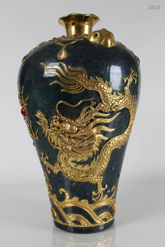 A Chinese Dragon-decorating Plated Porcelain Fortune
