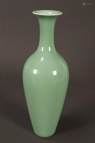 Chinese Monochrome Porcelain Vase,