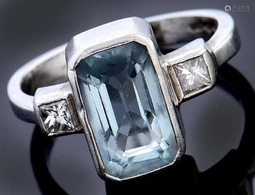 An aquamarine and diamond ring, c2000, in platinum, conventi...