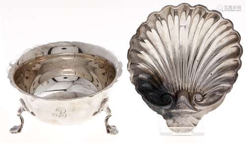 A George V silver sugar bowl on three hoof feet, 11cm diam, ...