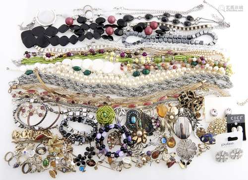 Miscellaneous vintage and modern costume jewellery