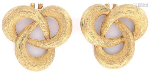 A pair of gold knot earrings, clip fittings, 18mm, marked 75...